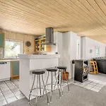 Cozy Home In Blavand With Sauna Blåvand