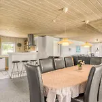 Cozy Home In Blavand With Sauna Nyaraló